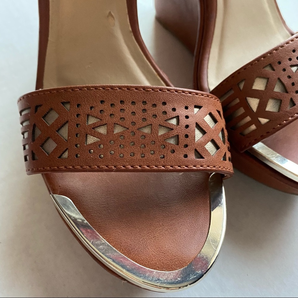 Aztec Pattern Wedges - Picture 3 of 8